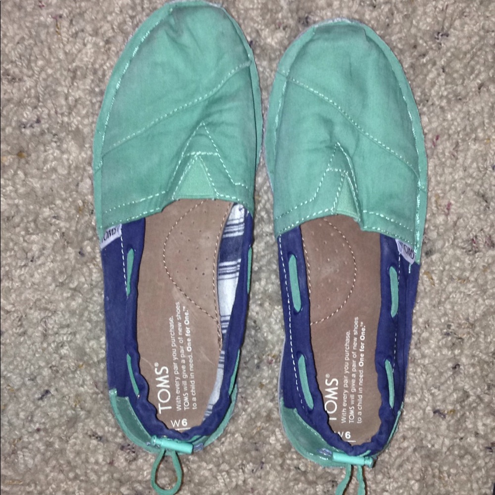 Toms size W6